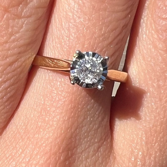 Jewelry - 10K yellow gold 1/2 Carat T.W. Round Diamond Solitaire Ring size 7